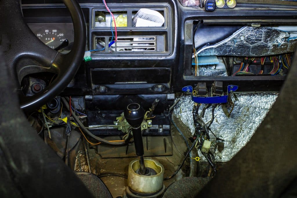 Arabada bozuk elektrik tesisatı