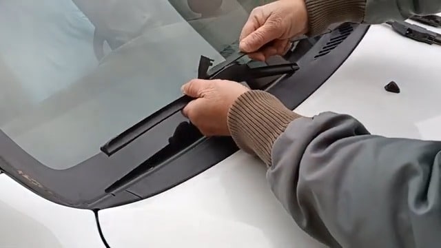 Silecek Değiştirme En Ucuz Yöntem (4 Adımda)